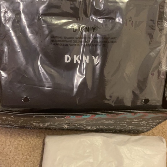NWT DKNY Elissa Shoulder/Crossbody - Picture 5 of 5